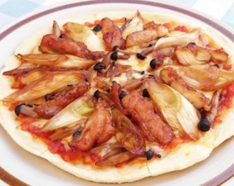冬の宝山ネギと照り焼きチキンのピザ